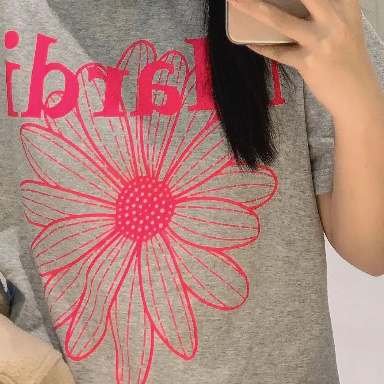 魅力的 ファッション 可愛い アルファベット プリント 花模様 着瘦せ 快適 ゆったり トップス Ｔシャツ