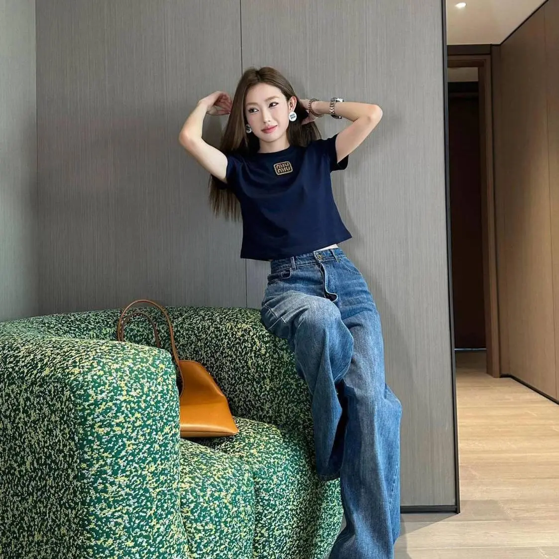絶対流行 アルファベット ラウンドネック スリム 着痩せ 合わせやすい トレンド 半袖 Tシャツ