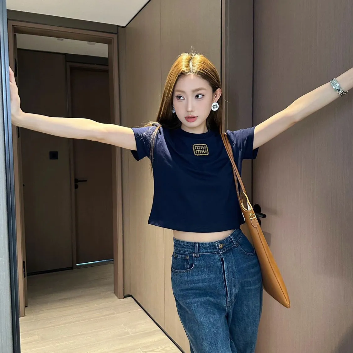 絶対流行 アルファベット ラウンドネック スリム 着痩せ 合わせやすい トレンド 半袖 Tシャツ