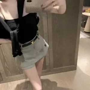 おすすめ  大人らしい 目立つ  気質満点 優しい雰囲気  圧倒的セクシー  絶対欲しい スカート