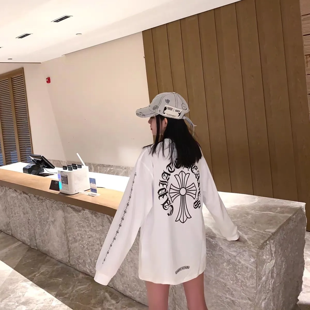 着瘦せ 超人気商品 気質いい シンプル 通気性 オーバーサイズ 日常 長袖 Ｔシャツ