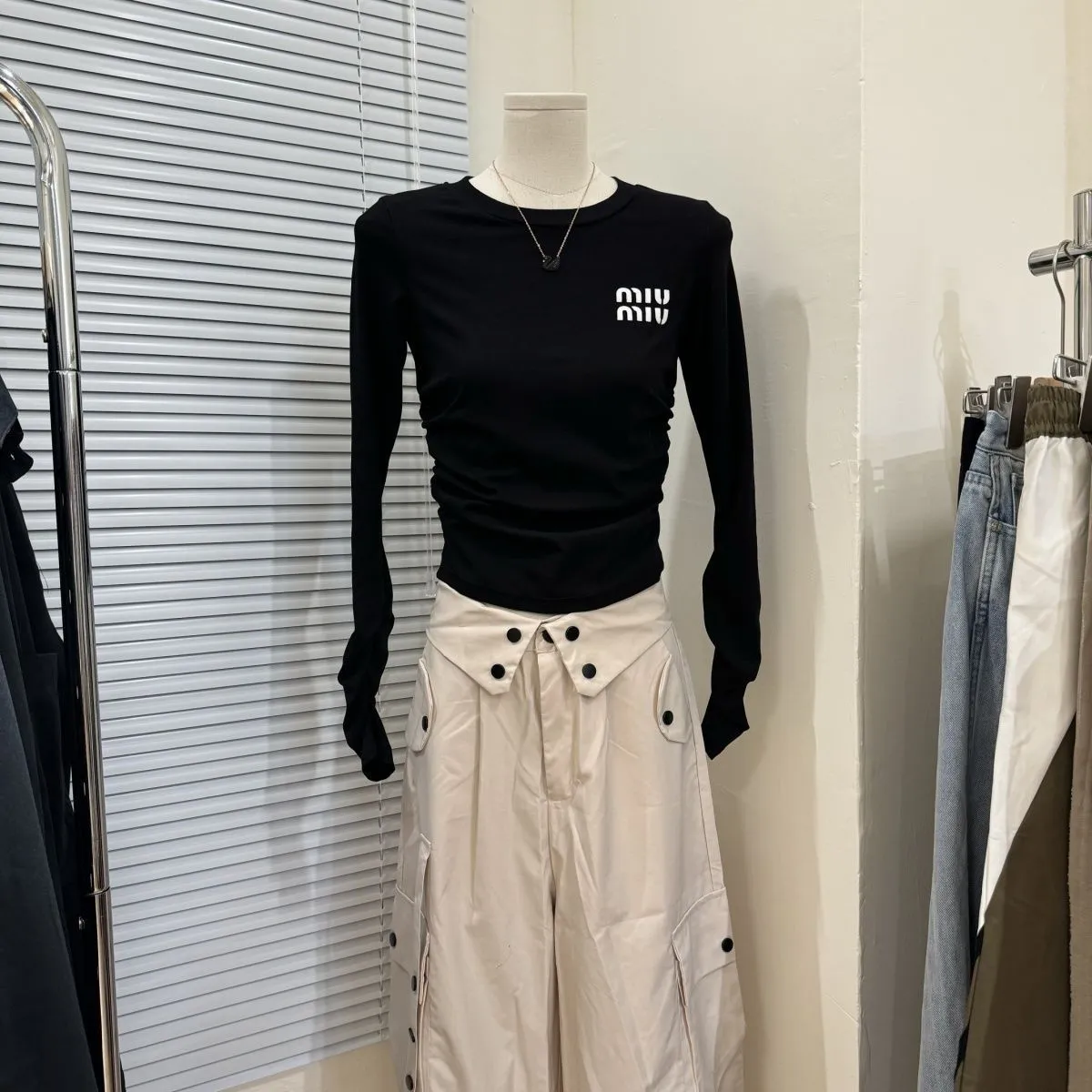 圧倒的セクシー 絶対欲しい 憧れ 日常 エレガント 高品質 おしゃれ ラウンドネック ins風 長袖 トップス