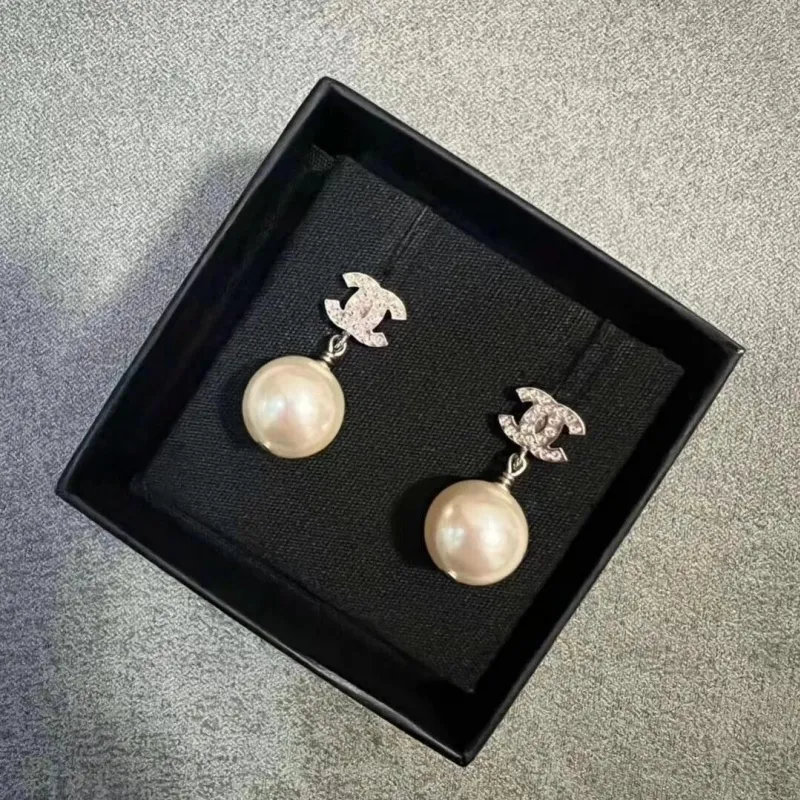 人気商品 華やか 軽やか 存在感 イヤリング