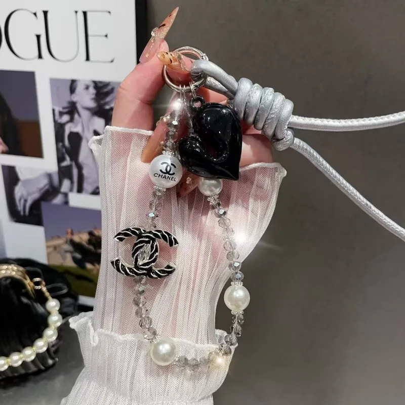 目立つ 絶対欲しい トレンド 高品質 華やか 軽やか スタイリッシュ 軽量 スマホチェーン