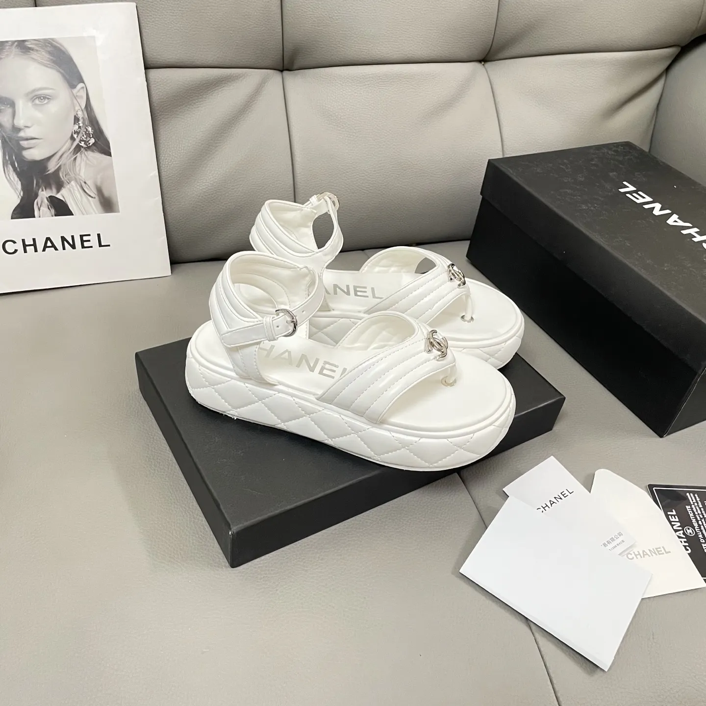 『35-40』スタイルアップ ファッション ミニマル 軽量 本革組み合わせ 厚底 サンダル