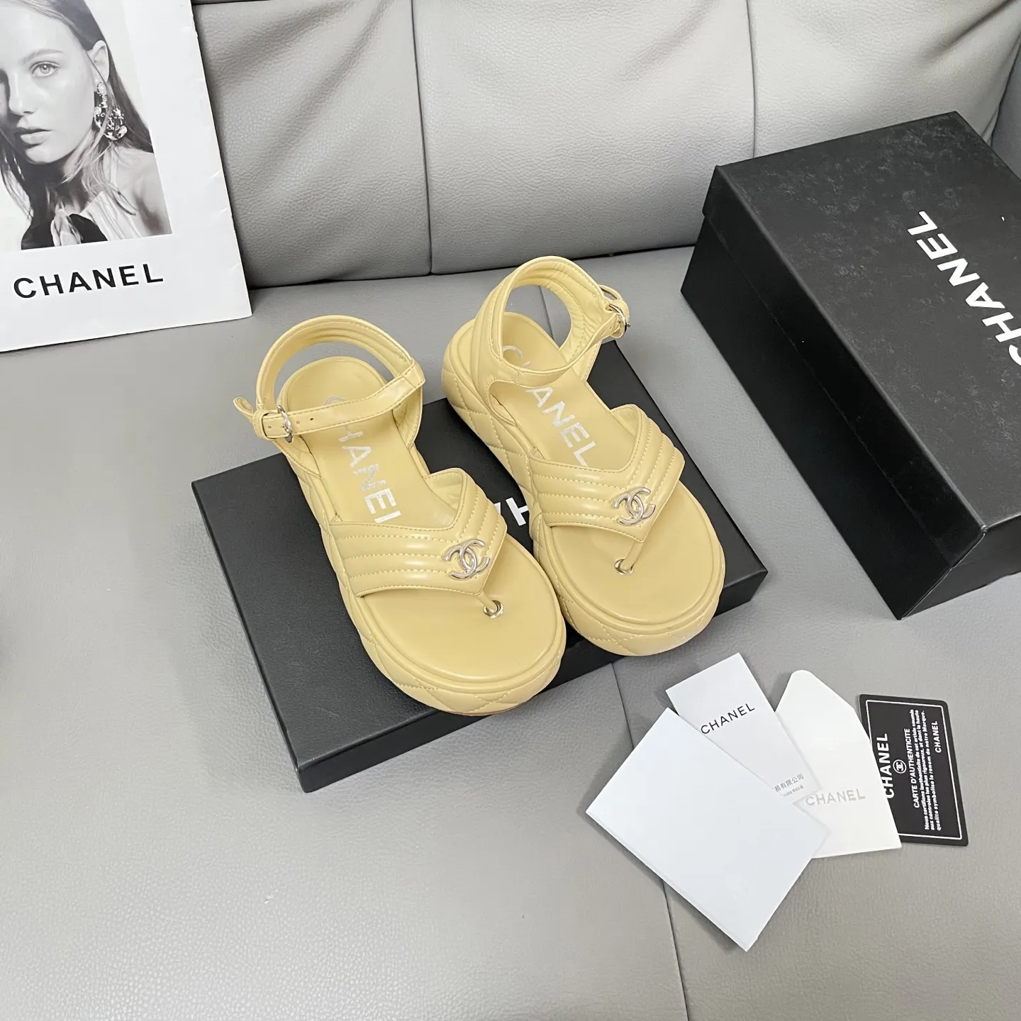 『35-40』スタイルアップ ファッション ミニマル 軽量 本革組み合わせ 厚底 サンダル