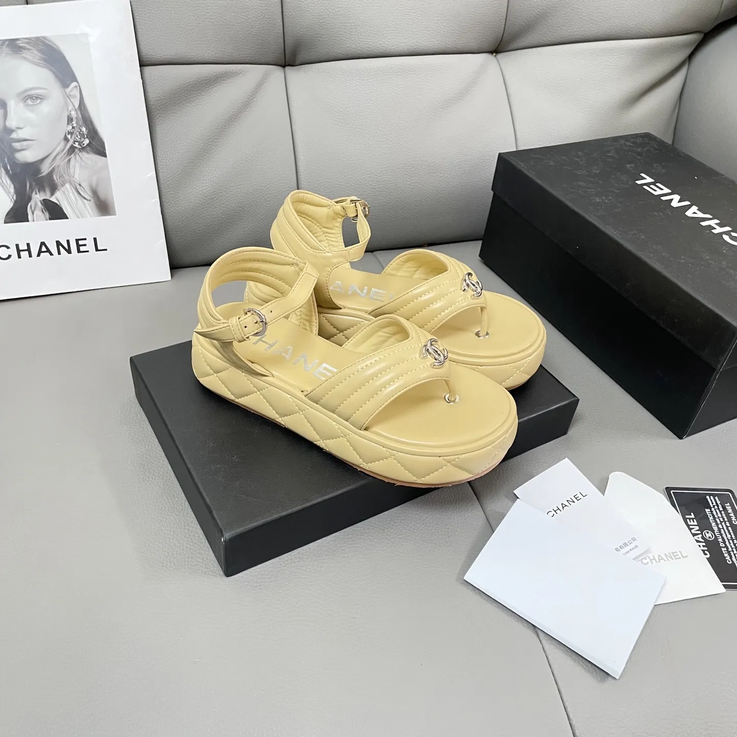 『35-40』スタイルアップ ファッション ミニマル 軽量 本革組み合わせ 厚底 サンダル