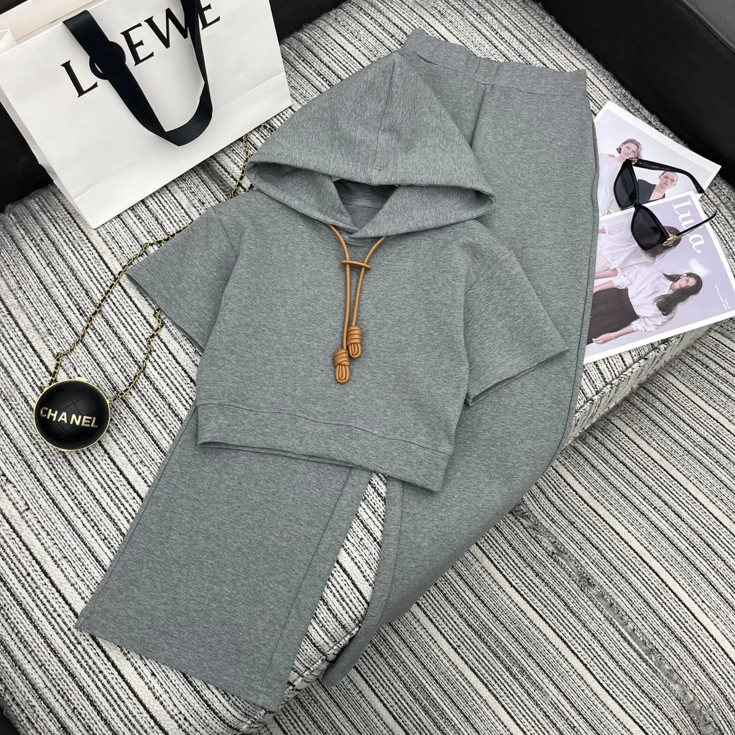 『S-L』刺繍 ロゴ アクセント フード 付き ショート トップス ゴム 入り ウエスト ストレート パンツ セットアップ