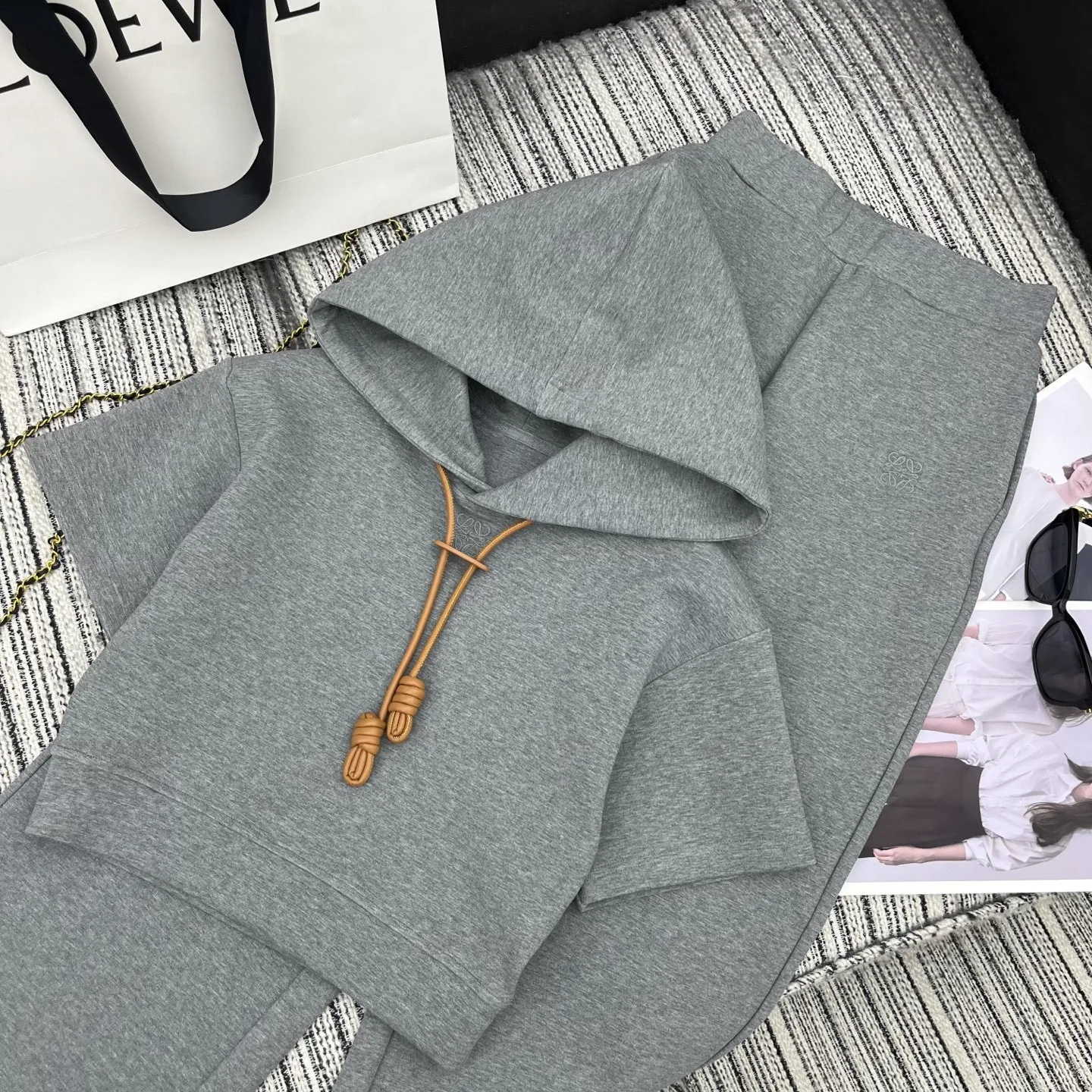 『S-L』刺繍 ロゴ アクセント フード 付き ショート トップス ゴム 入り ウエスト ストレート パンツ セットアップ